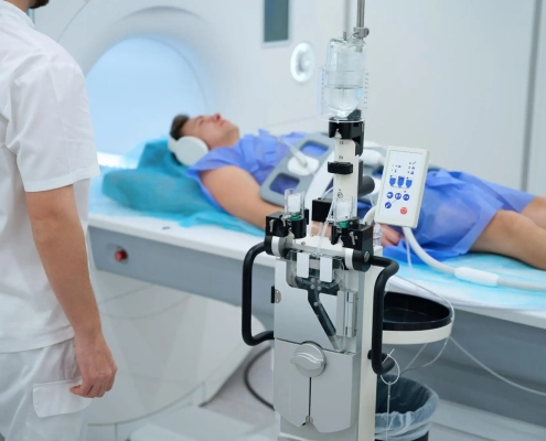 تزریق ماده حاجب برای تصویربرداری CT و MRI